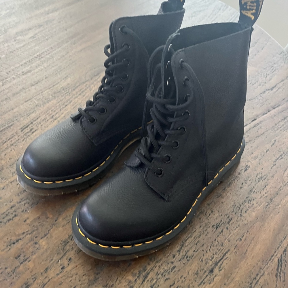 Dr Martens/ black/ women’s size 5